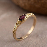 BAGUE VINTAGE ROUGE INCRUSTÉ PIERRE OR