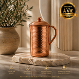 SAVOIR-FAIRE ARTISAN — CARAFE MARTELÉE EN CUIVRE