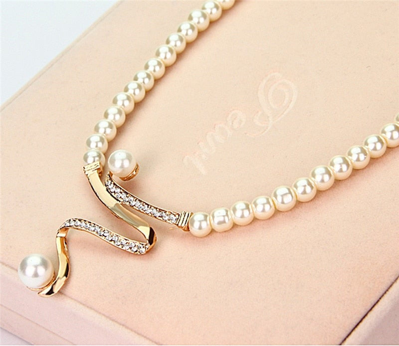 ENSEMBLE DE BOUCLES COLLIER PERLES