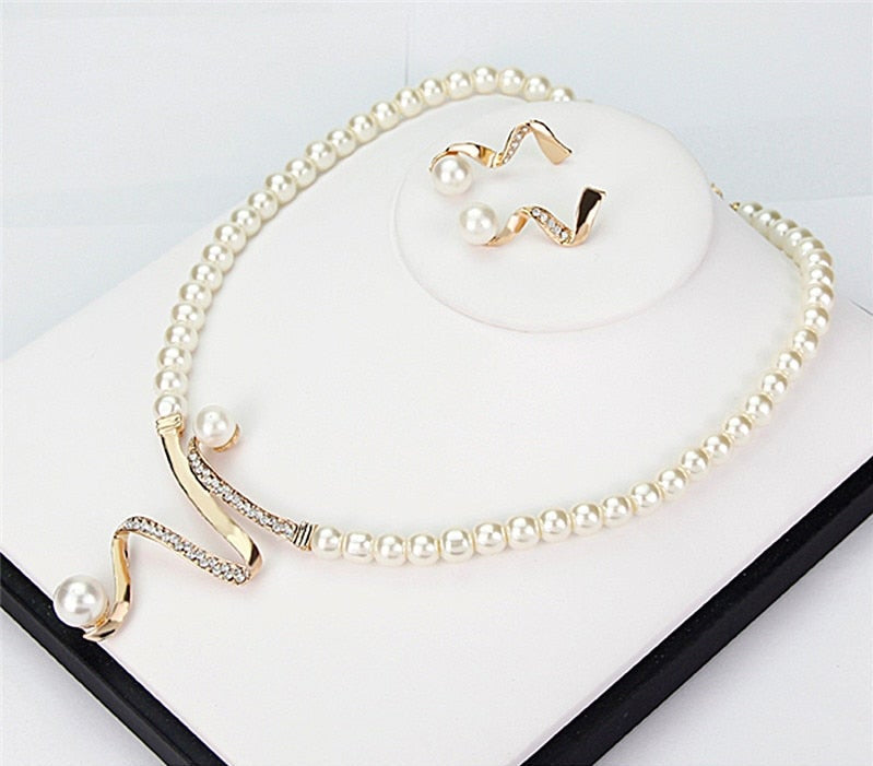 Exclusive Natural Pearl Necklace and Earring Set