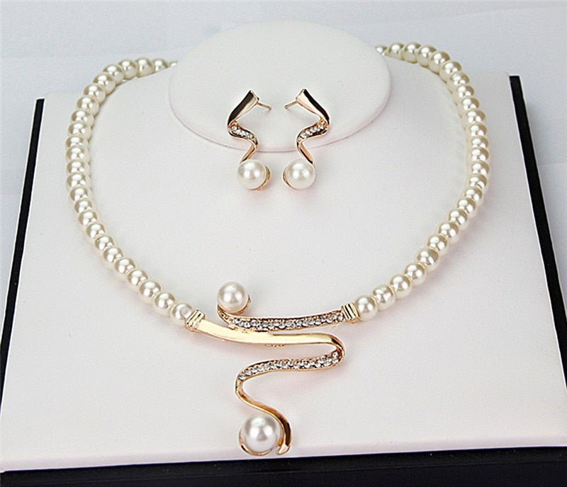 ENSEMBLE DE BOUCLES COLLIER PERLES