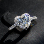 Coralia Amouré Ring | White Gold
