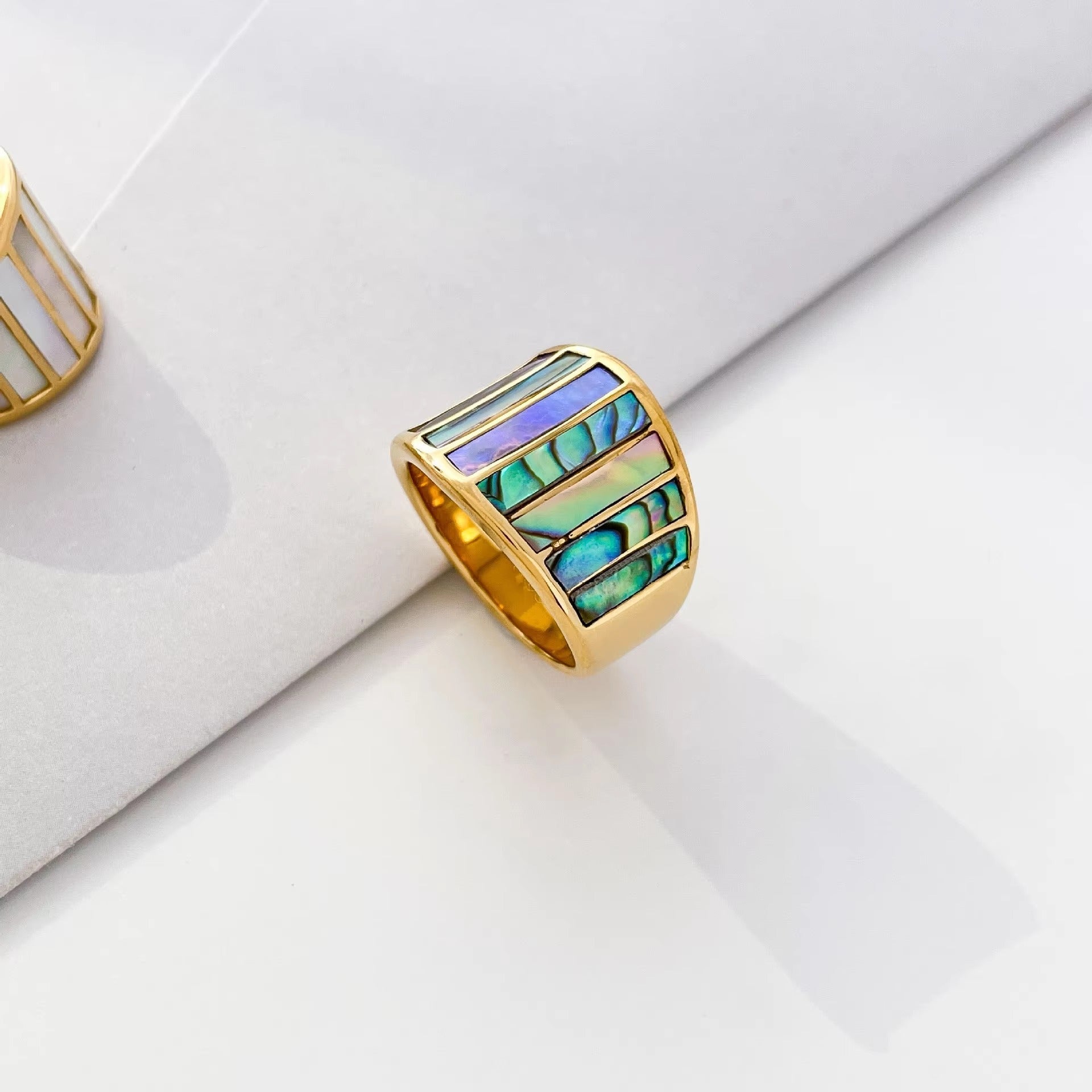 BAGUE VINTAGE OR CHROMATIC