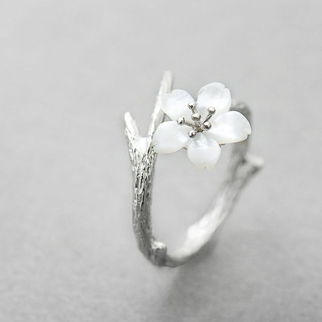 BAGUE VINTAGE BLANC FLEUR RÉGLABLE