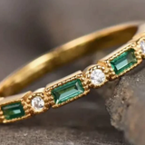 BAGUE VINTAGE INCRUSTÉ VERT ZIRCONE