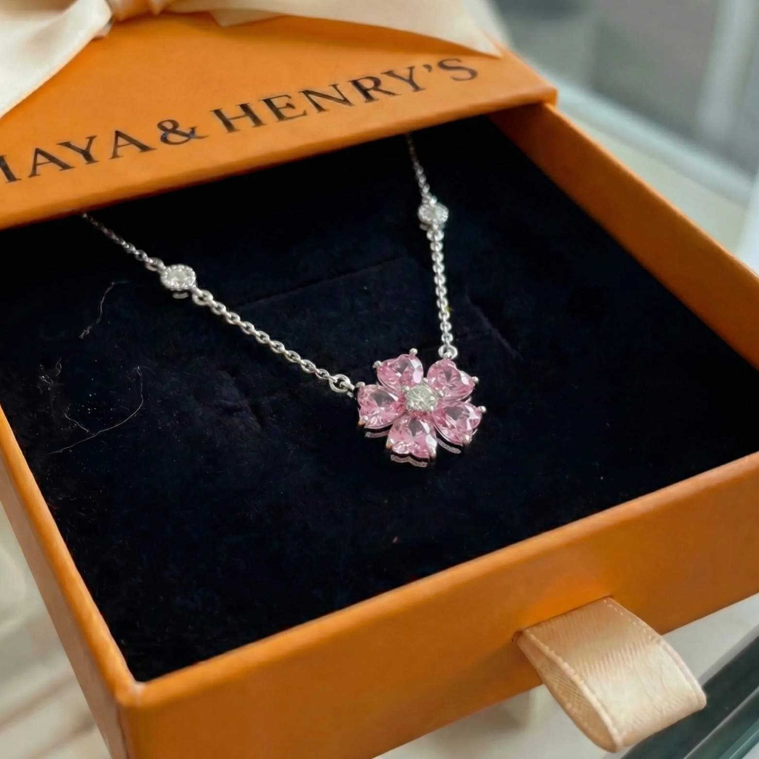Collier Pétale Lumineux Fleur Pendentif | Or Blanc