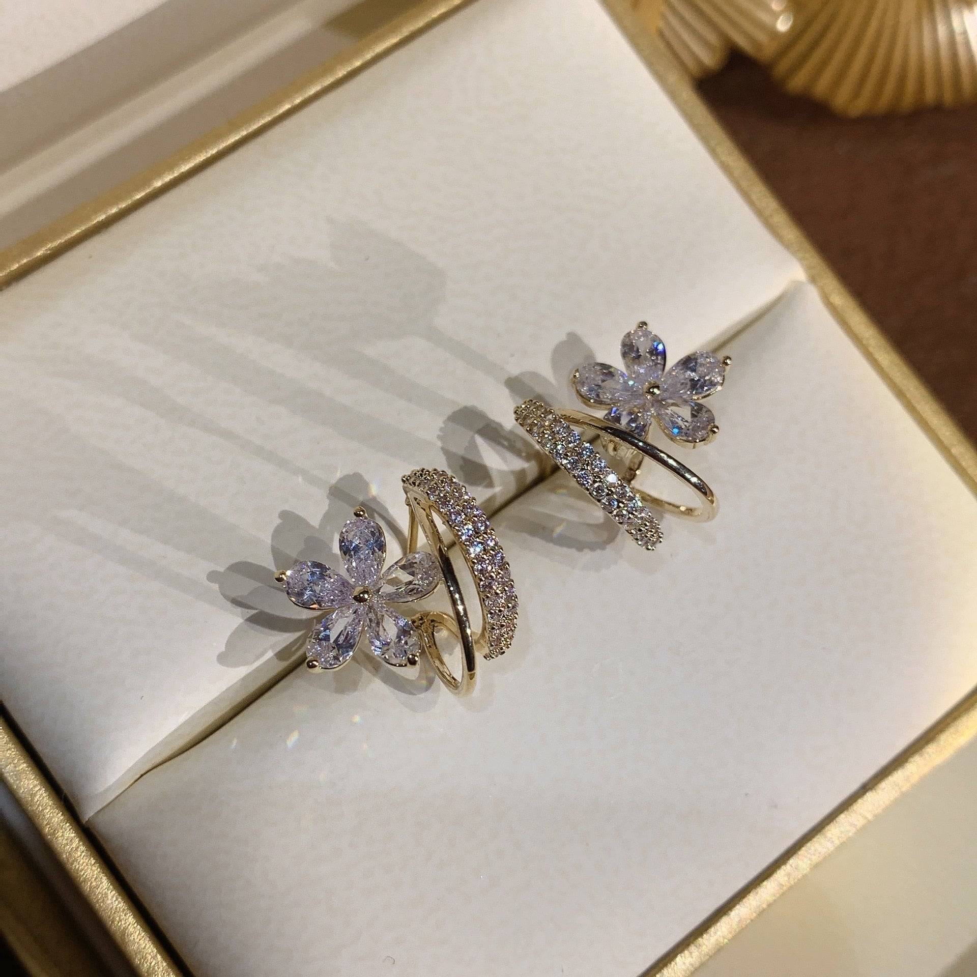 BOUCLES D'OREILLES FLORAL SCINTILLANT ZIRCONE | OR
