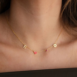 COLLIER AVEC INITIALE EN FORME DE CŒUR