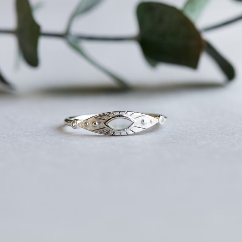 BAGUE VINTAGE BLANC PIERRE