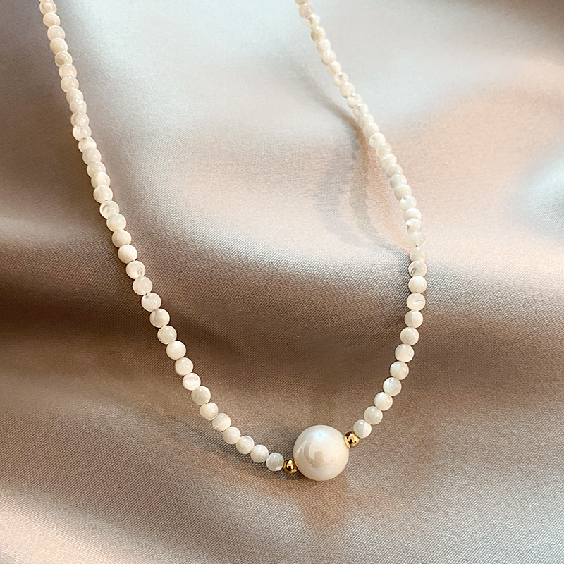 ÉLÉGANT COLLIER PERLES