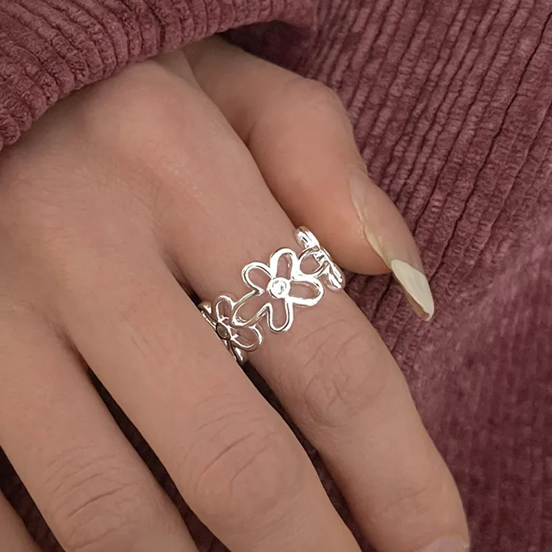 BAGUE VINTAGE ZIRCONE FLEUR