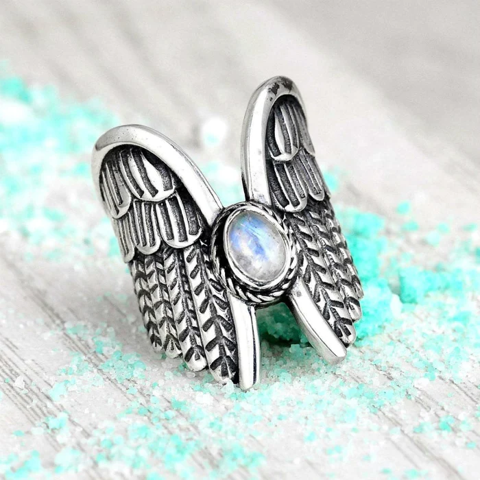BAGUE VINTAGE PIERRE DE LUNE AILES