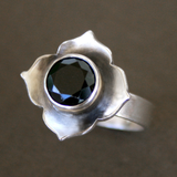 BAGUE VINTAGE ARGENT FLEUR SOMBRE CRISTAL