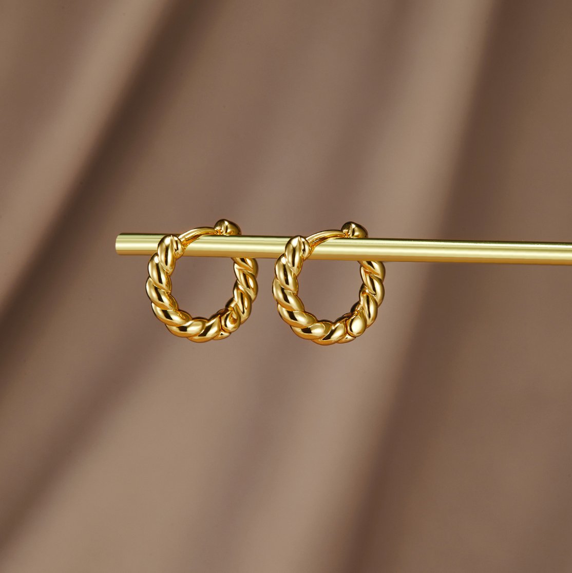 Luna Twist Earrings - Gold