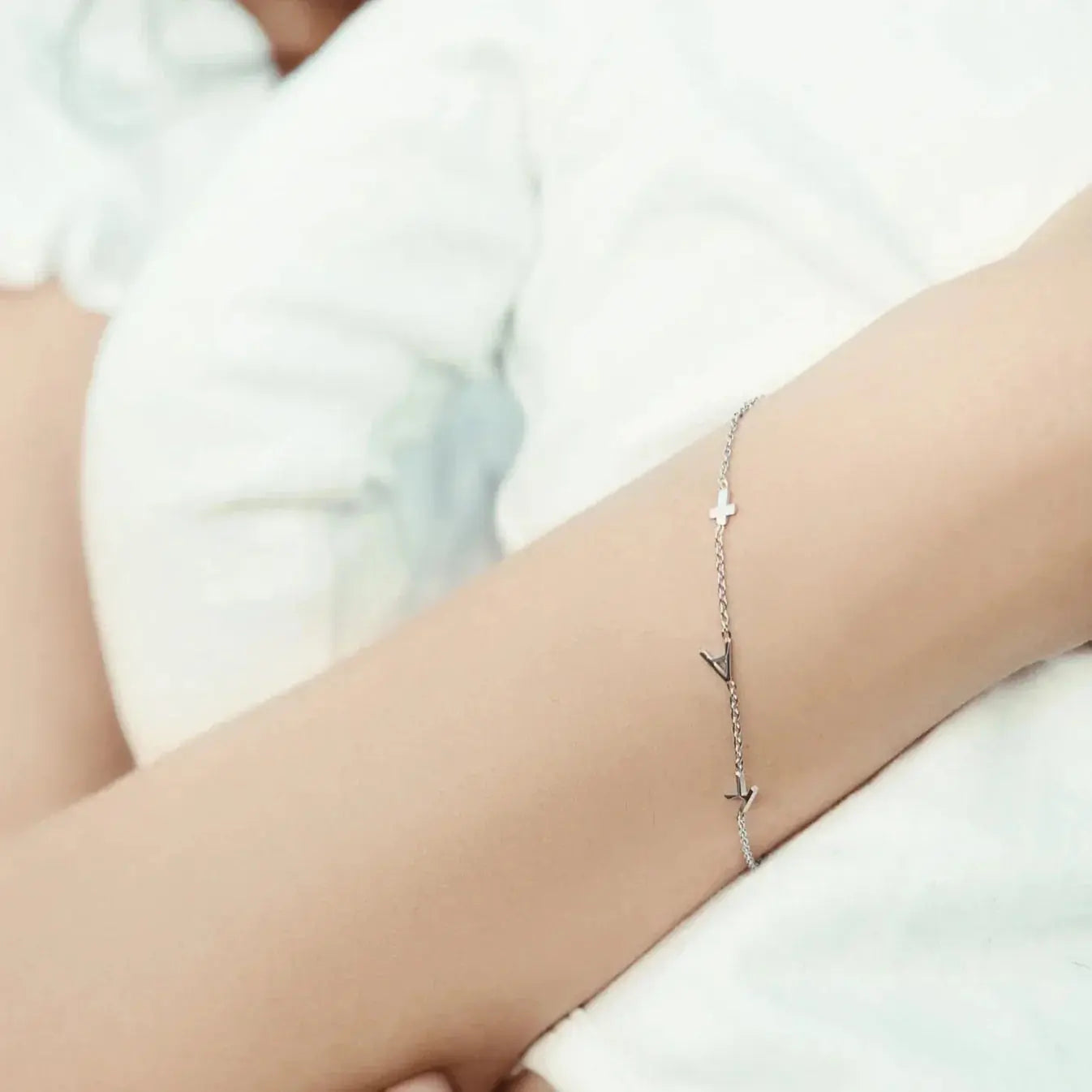BRACELET INITIALE LATÉRALE PERSONNALISÉ